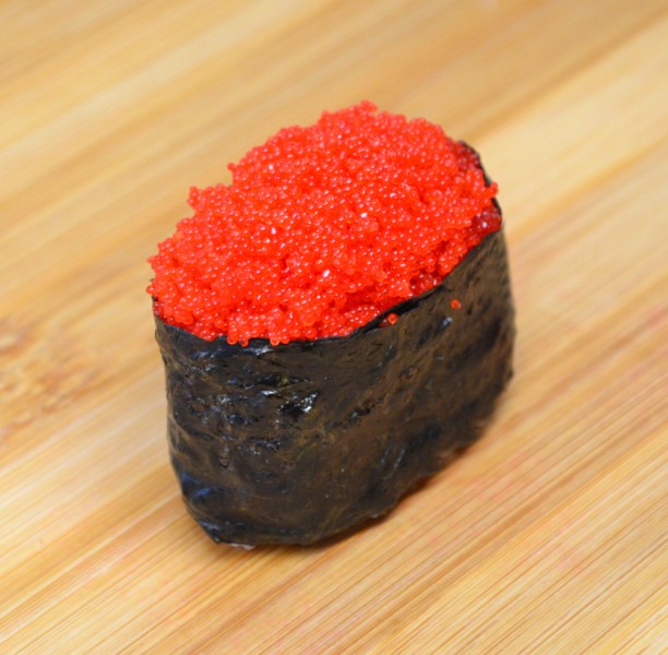 Суши с красной икрой тобико